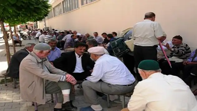 VATANDAŞ GÖLGELİK ALANLARI TERCİH EDİYOR