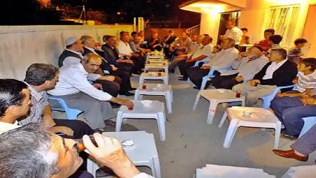 AK PARTİ'DEN  İFTAR YEMEĞİ