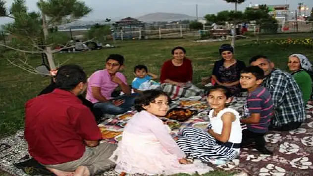 İSKELE SAHİLİNDE İFTAR KEYFİ