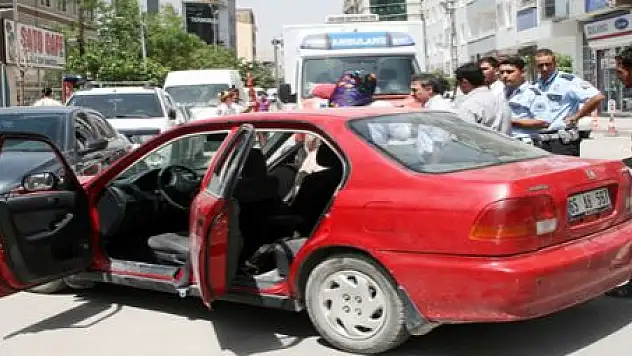 VAN'DA TRAFİK KAZASI: 1 YARALI