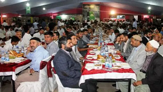 HÜDA PAR'DAN İFTAR YEMEĞİ