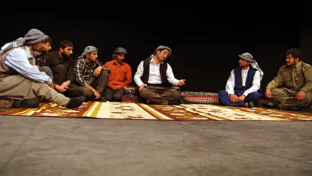 Rastiya Evînê oyunu sahnelendi