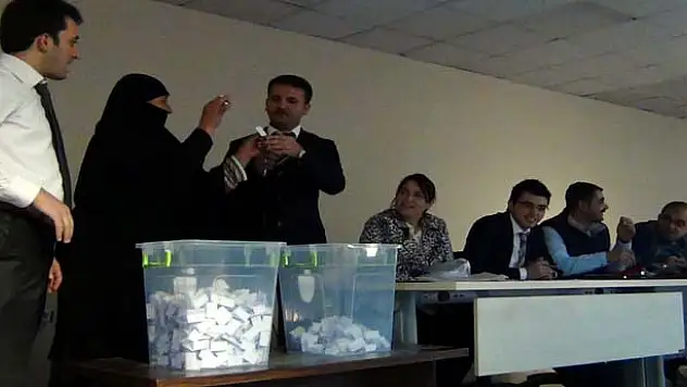 ERCİŞ'TE KİRACI KURALARI ÇEKİLDİ