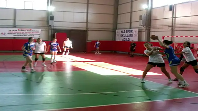 VANLI SULTANLAR HIZ KESMEDİ