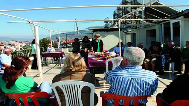 Cumhuriyet Kadınları Van Kitap Etkinliği düzenledi