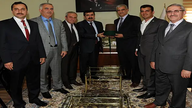 KONYA'LILARDAN VALİ'YE ZİYARET