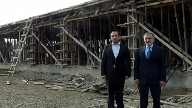 Çiftci,yapımı devam eden yatırımları inceledi