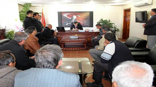 Taksicilerin bozulan yollara isyanı