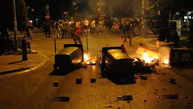 VAN'DAKİ İZİNSİZ GÖSTERİLER