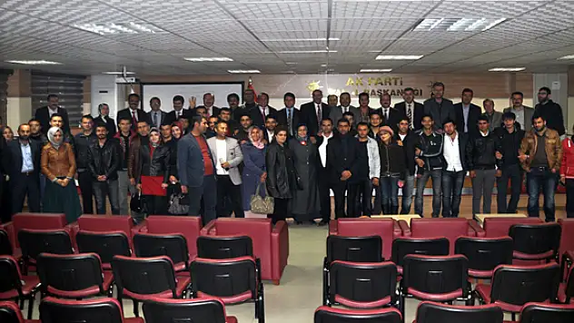 Ak Parti'den gövde gösterisi