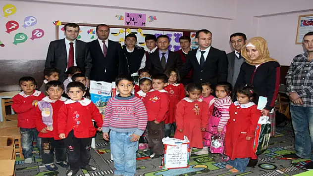 GENÇLERDEN KÖY ÇOCUKLARINA YARDIM ELİ