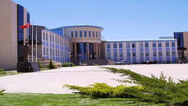 YYÜ ÖĞRENCİLERE BURS VERECEK