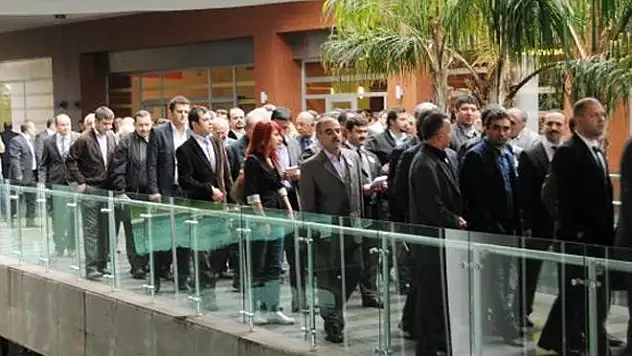 TOPLANTIYI  PROTESTO EDEREK TERK ETTİLER! 