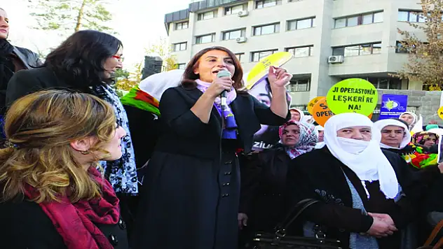 KADINLARDAN ŞİDDETE PROTESTO