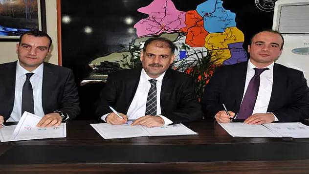  DOKTORLAR, OKUL SIRALARINDA 