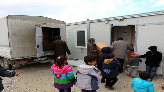 BELEDİYE'DEN DEPREMZEDELERE SOBA YARDIMI