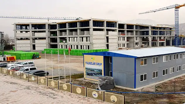 500 YATAKLI HASTANE HIZLA YÜKSELİYOR