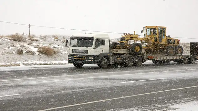 VAN'DA KAR YAĞIŞI VE SİS 