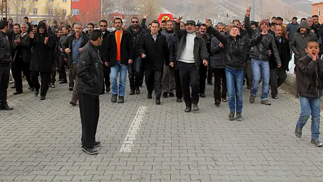 VAN VE BAŞKALEDE PROTESTO