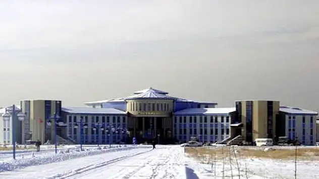 YYÜ'DE ÖĞRETİM KAR ENGELİNE TAKILDI 