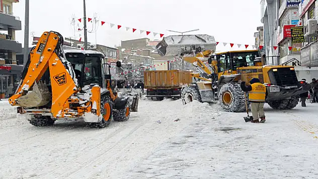 VAN BELEDİYESİNDEN KAR SEFERBERLİĞİ