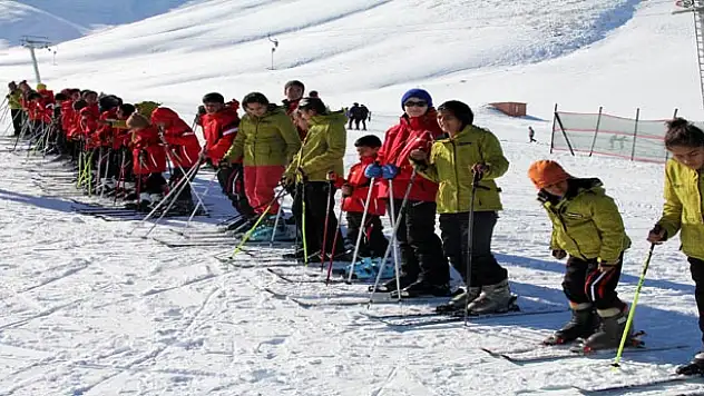 100 KAYAKÇIYA MALZEME DESTEĞİ