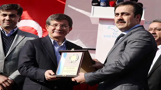 DIŞİŞLERİ BAKANI DAVUTOĞLU VANDA