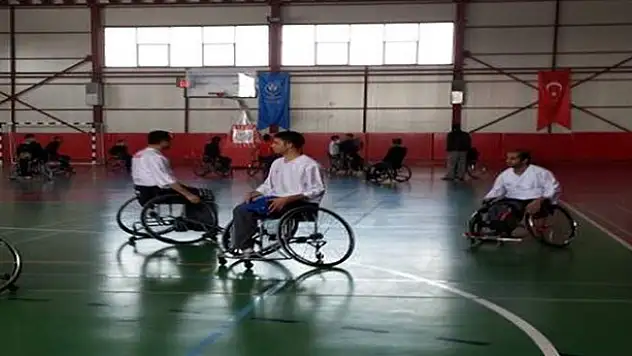 VANLI ENGELLİLER ENGEL TANIMIYOR