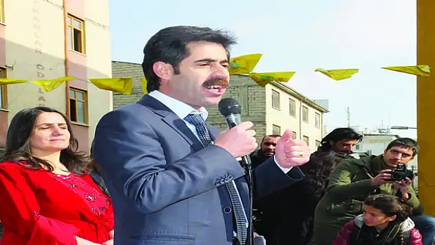 Kaya: Ak Partililer yolsuzluk belgelerini bize getiriyordu