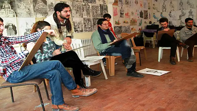 ÖĞRENCİLERE RESİM VE HEYKEL KURSU