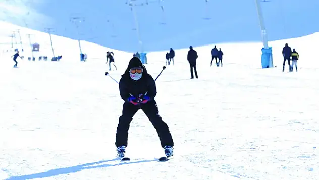 ABALI KAYAK TUTKUNLARINI AĞIRLADI