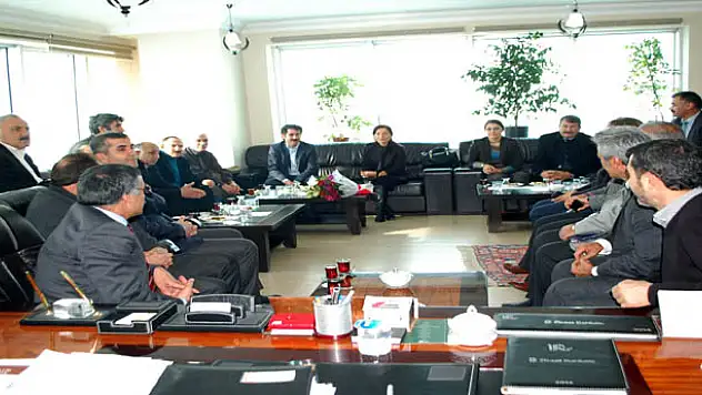 Eşbaşkan adayı Çoban, belediyeyi ziyaret etti