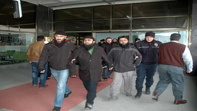 GÖZALTINA ALINAN 13 KİŞİ ADLİYE'YE ÇIKARILDI