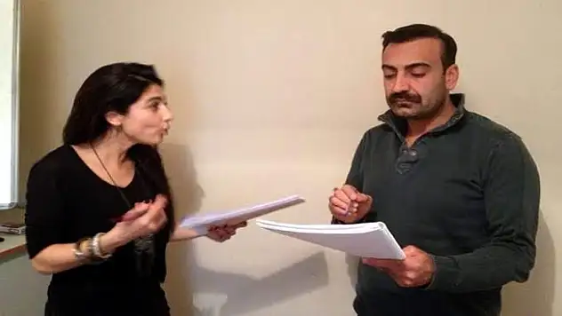 VAN DEVLET TİYATROSUNDAN AYRILIK OYUNU