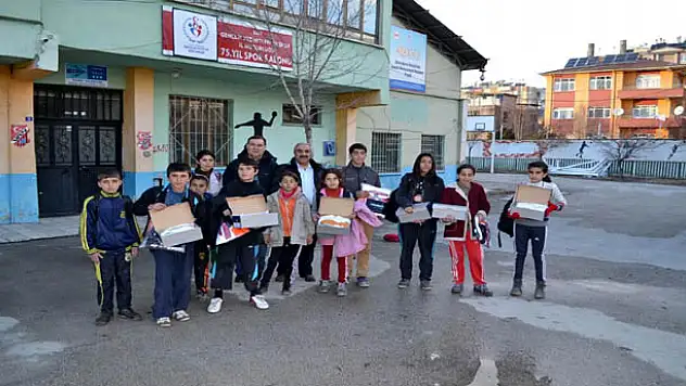 VANLI SPORCULARA MALZEME DESTEĞİ