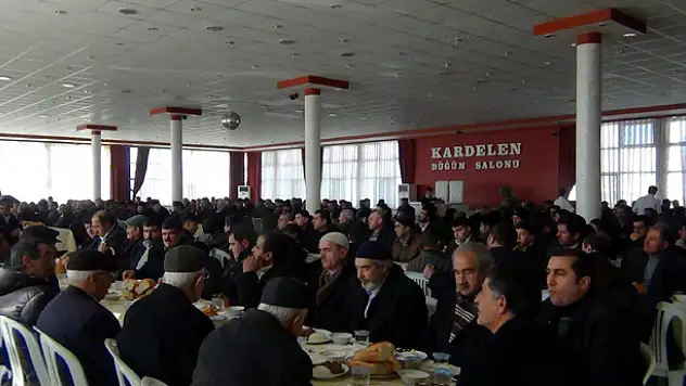 İZZET ALBAYRAK'DAN İSTİŞARE YEMEĞİ