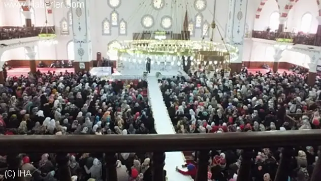 Van'da Kız Hafızlar Taç Giydi