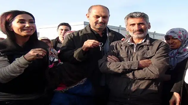 ŞARKILARLA GELEN MUTLULUK