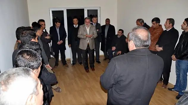 AK PARTİLİ GÜLAÇAR'A  SALDIRI