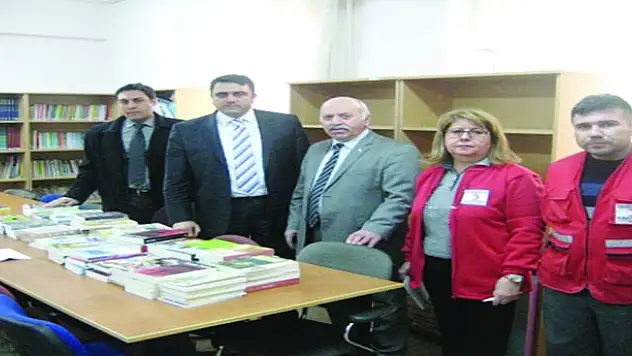 Kızılay Van Şubesinden okul ve öğrencilere destek