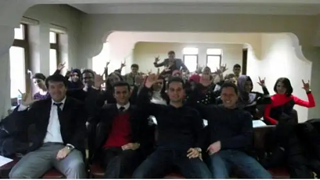 GEVAŞLILAR İŞARET DİLİ ÖĞRENİYOR