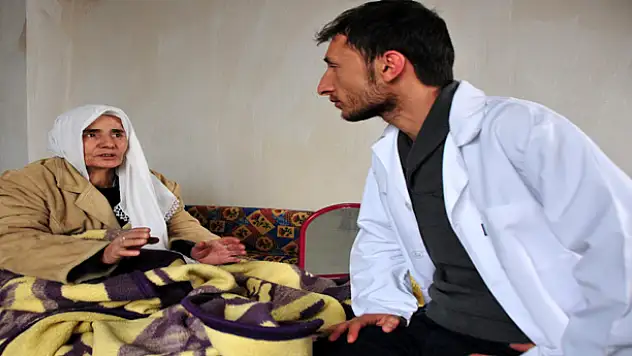 112 ACİL  HASTAYI  OY VERMEYE  GÖTÜRÜDÜ