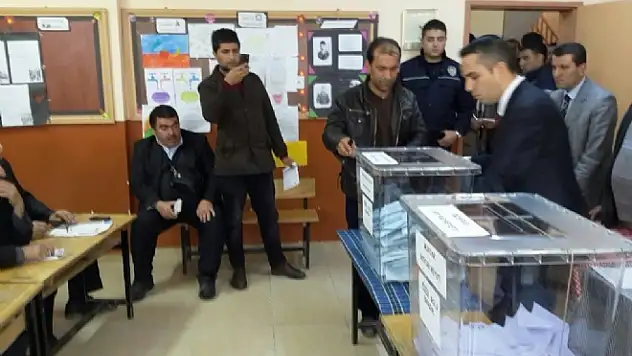 SANDIKLAR  AÇILDI SAYIM DEVAM EDİYOR