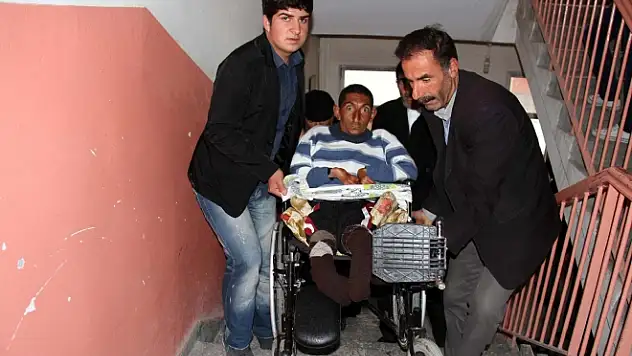 ENGELLİLER  ÇİLE  İÇİNDE  OY KULLANABİLDİ