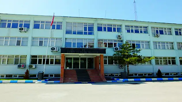 BAŞKANLAR MAKAMLARINA OTURAMADI