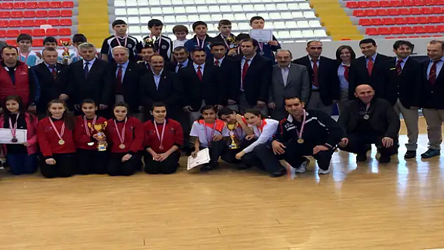 EDREMİTLİ ÖĞRENCİLERDEN BÜYÜK BAŞARI