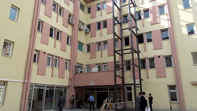 VALİLİĞE 24 YIL SONRA ASANSÖR