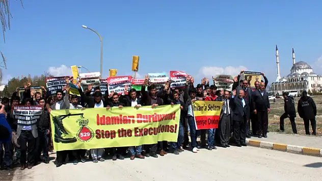 ÖĞRENCİLERDEN MISIRA TEPKİ YÜRÜYÜŞÜ