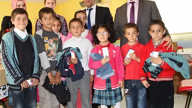 MÜSİAD'TAN  ÖĞRENCİLER  23  NİSAN HEDİYESİ