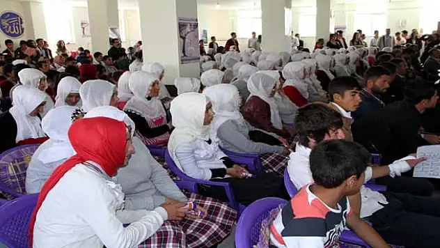 Kız ve Erkek Öğrencilere Çocuk Gelinler Semineri Verildi